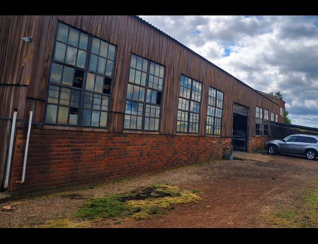 700M² WAREHOUSE FOR SALE IN MARIEVALE